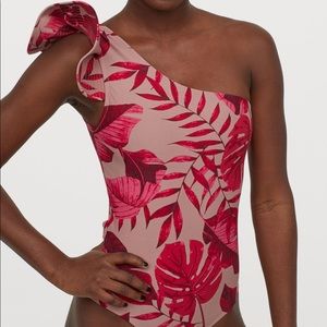 Johanna Ortiz H & M collab